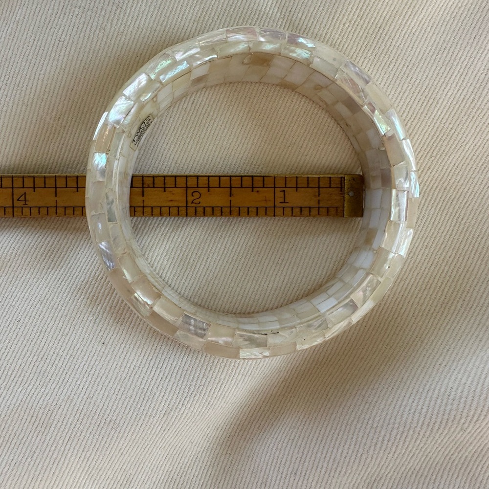 Lucious White Shell Mosaic Bracelet - Picture 7 of 7